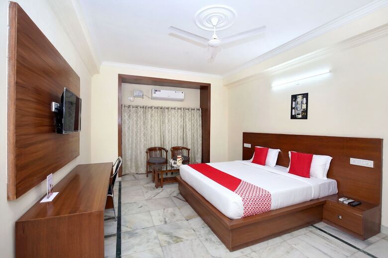 Oyo 12767 Hotel Grand Chinar