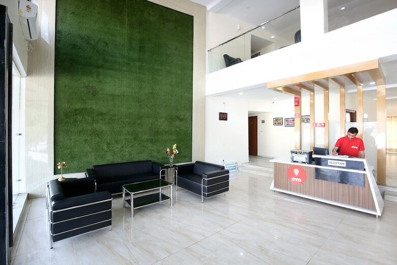 Oyo 12767 Hotel Grand Chinar