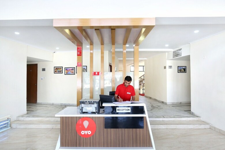Oyo 12767 Hotel Grand Chinar