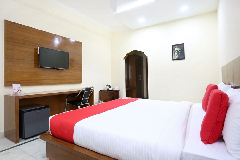 Oyo 12767 Hotel Grand Chinar