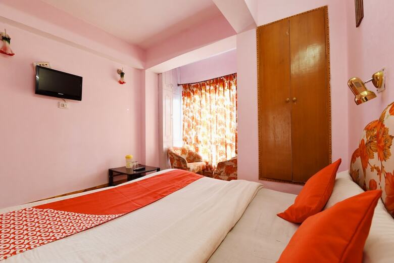 Oyo 15765 Hotel Eve