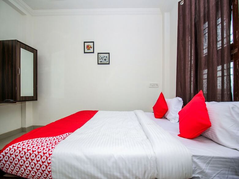 Oyo 18272 Hotel Lambodar