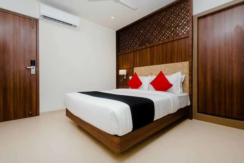 Capital O 28004 Hotel Mathoshree