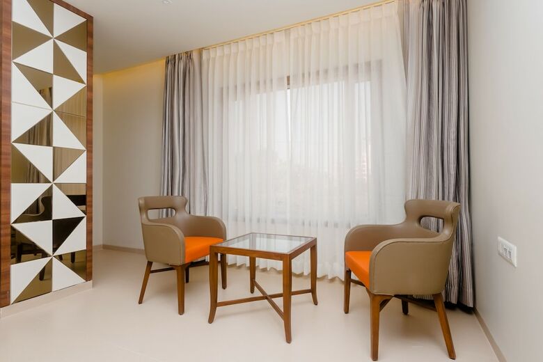 Capital O 28004 Hotel Mathoshree