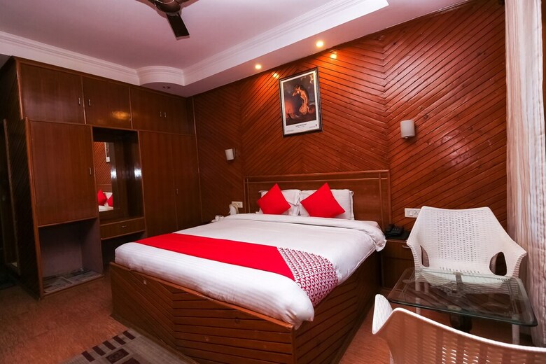 Oyo 8367 Hotel The Woodz