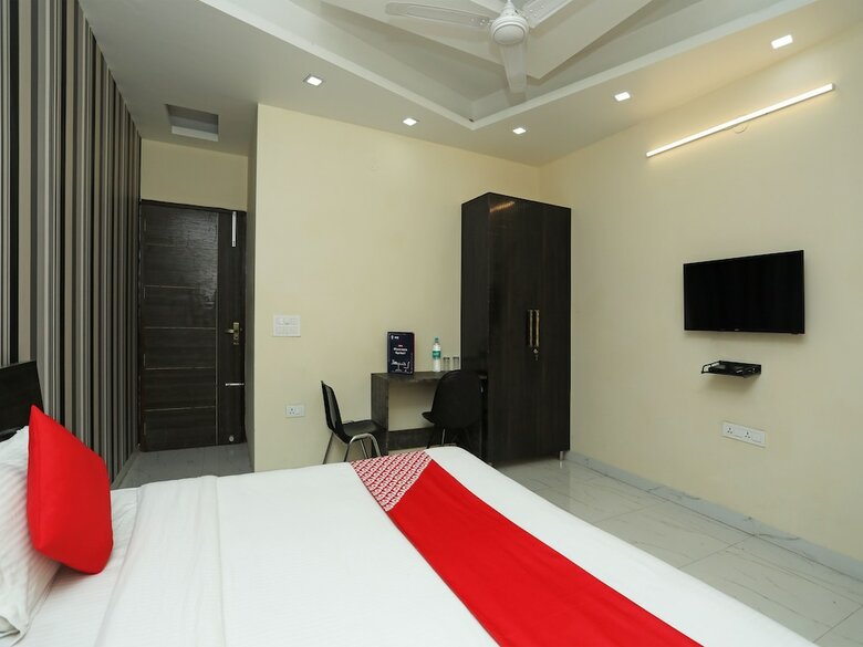 Hotel Oyo 26977 Royal Tulip