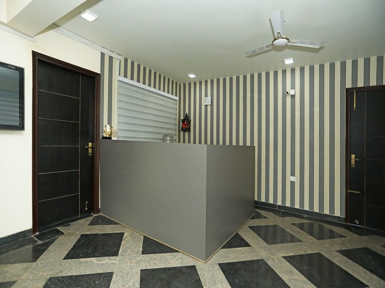 Hotel Oyo 26977 Royal Tulip
