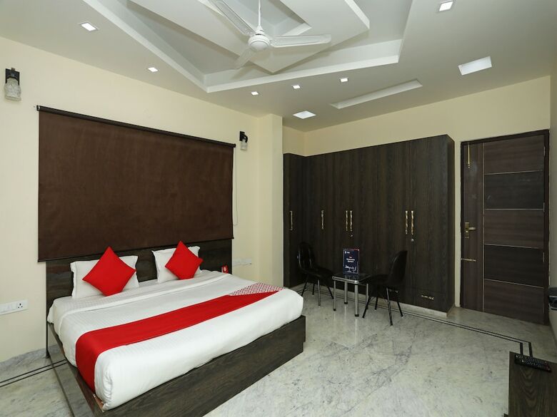 Hotel Oyo 26977 Royal Tulip