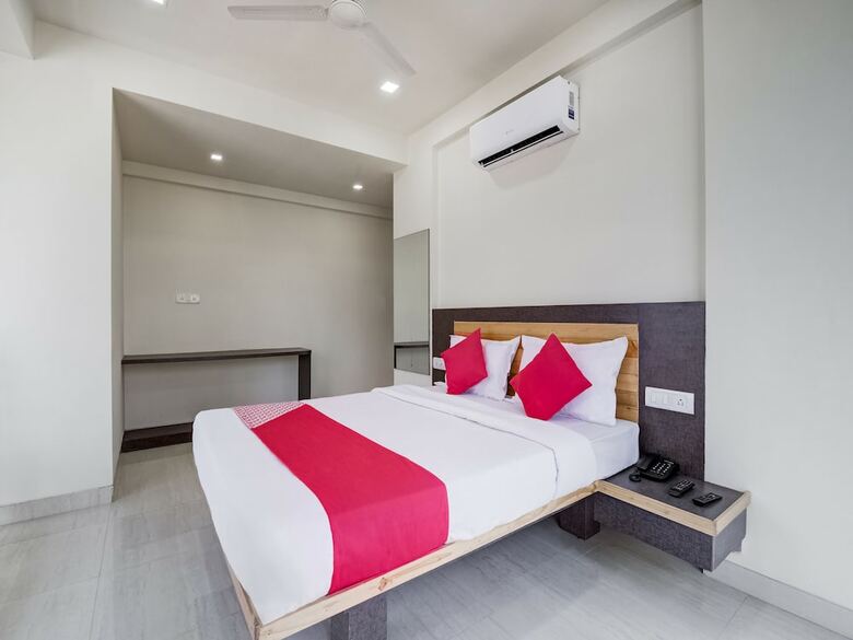 Oyo 28164 Hotel Shubham Inn