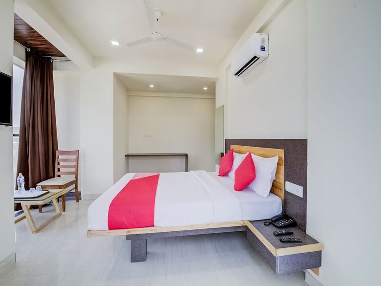 Oyo 28164 Hotel Shubham Inn