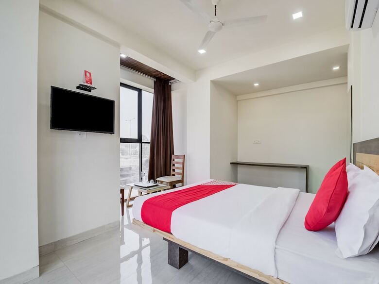 Oyo 28164 Hotel Shubham Inn