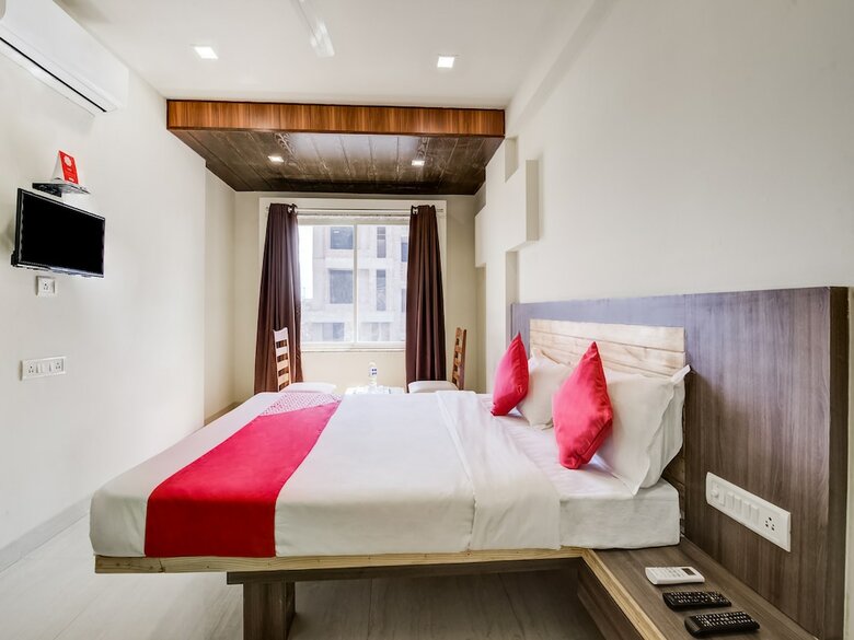 Oyo 28164 Hotel Shubham Inn