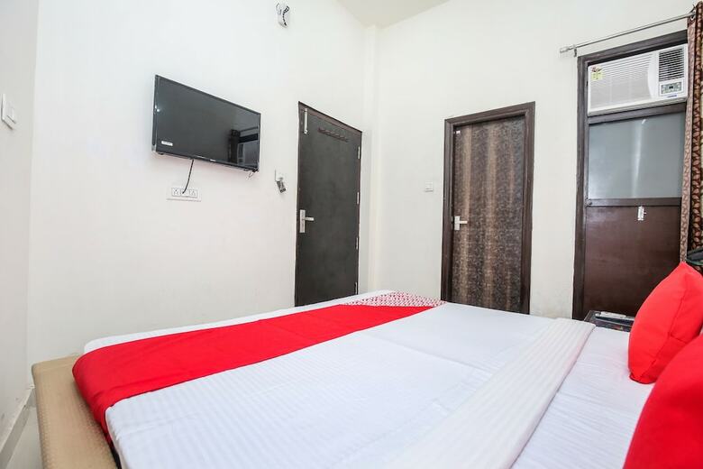 Oyo 24851 Hotel R Continental