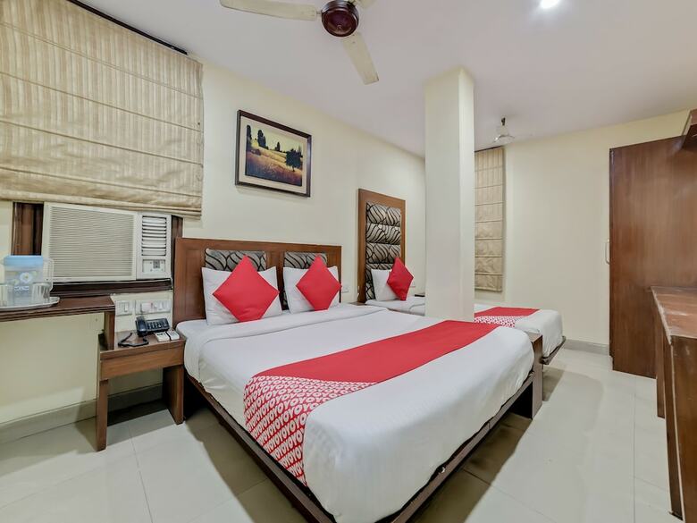 Hotel Oyo 24437 Oxford Deluxe