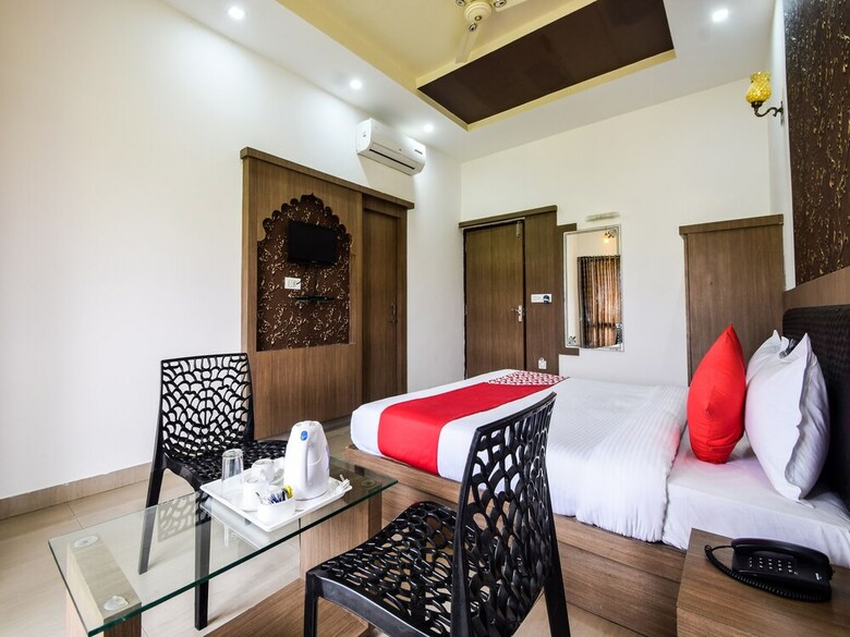 Hotel Oyo 28253 Jmd Palace