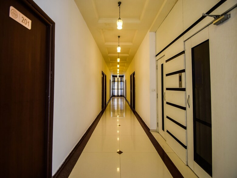 Hotel Oyo 28253 Jmd Palace