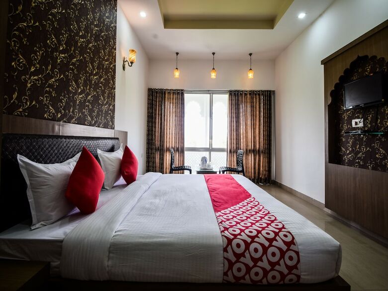 Hotel Oyo 28253 Jmd Palace