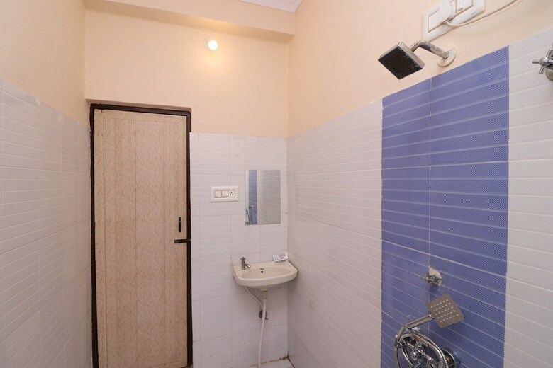 Oyo 26582 Hotel Kings