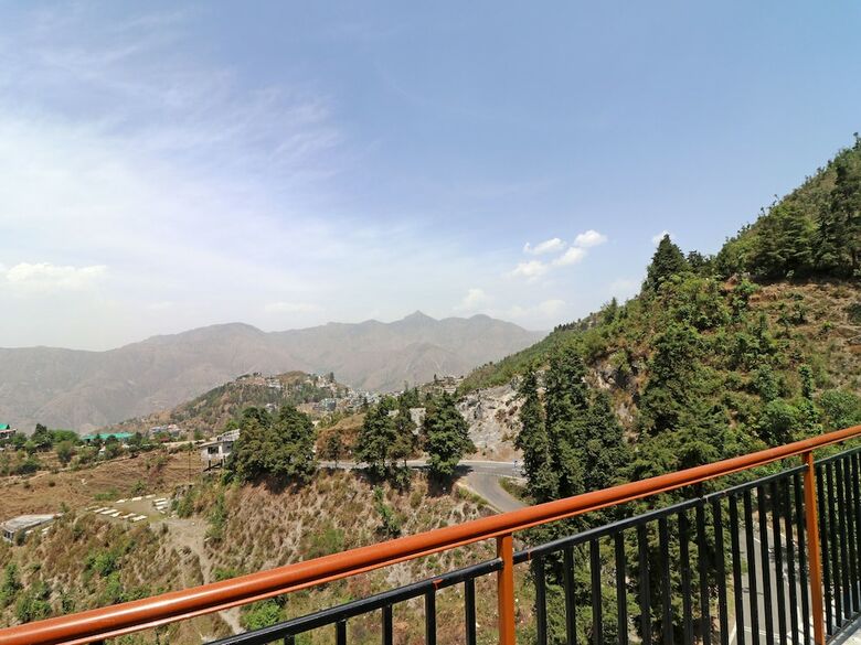 Oyo 13655 Hotel Benog Breeze