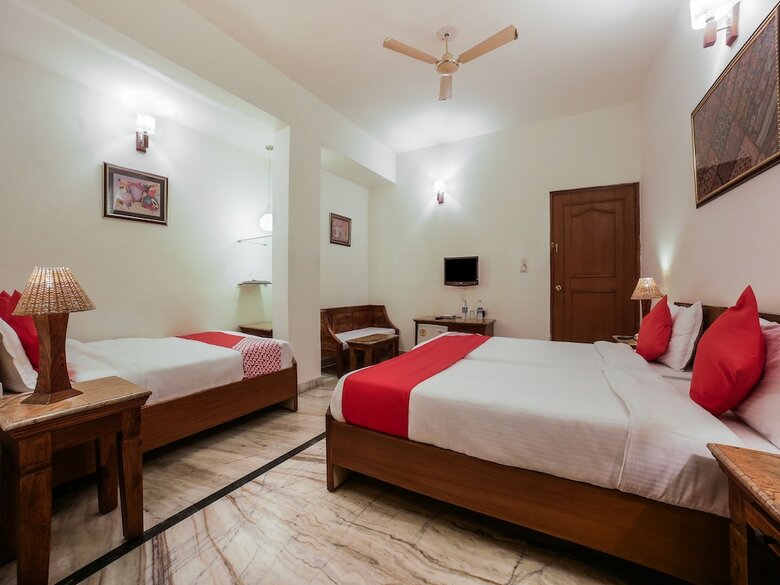 Oyo 27041 Hotel Luna Rosa