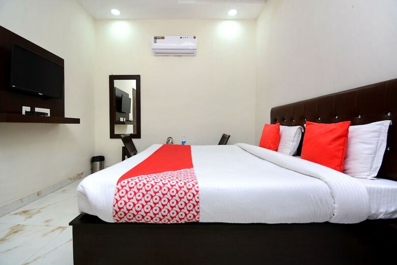 Oyo 28282 Hotel J J Crown