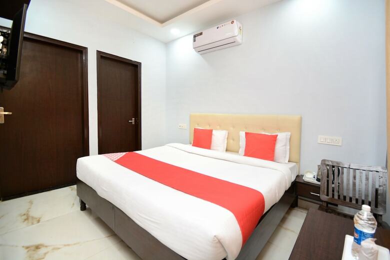 Oyo 28282 Hotel J J Crown