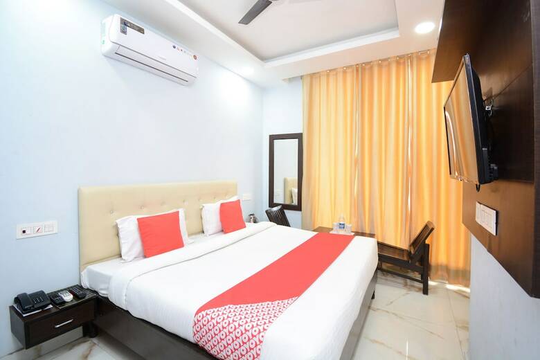 Oyo 28282 Hotel J J Crown