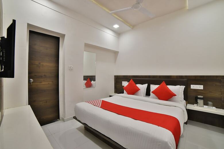 Oyo 27031 Hotel Maan Palace