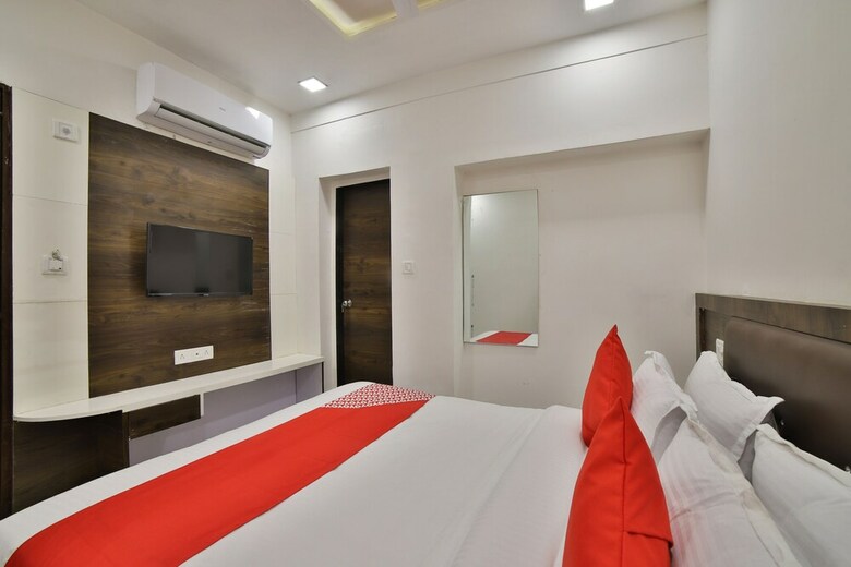 Oyo 27031 Hotel Maan Palace