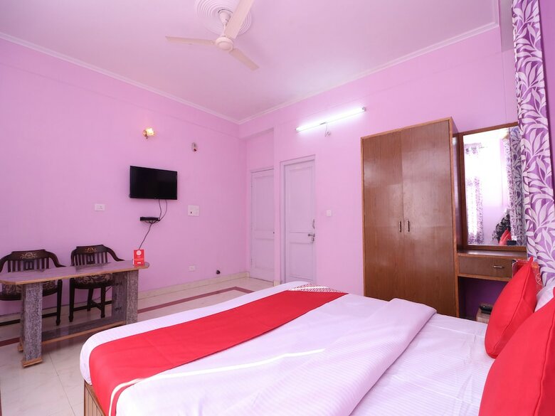 Oyo 27694 Moksh Hotel