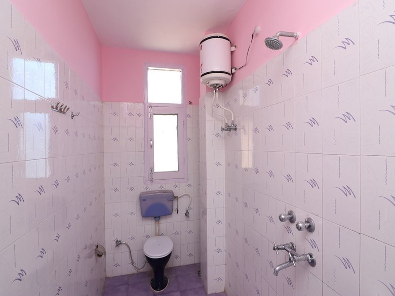 Oyo 27694 Moksh Hotel