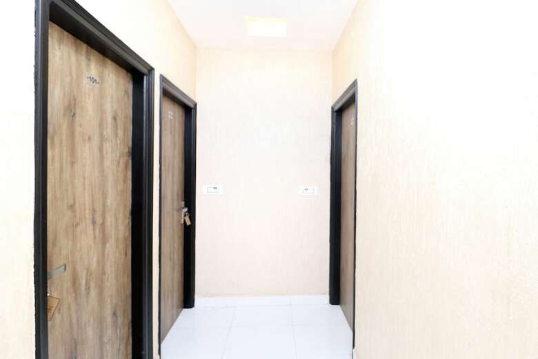 Oyo 27972 Hotel Pakeeza
