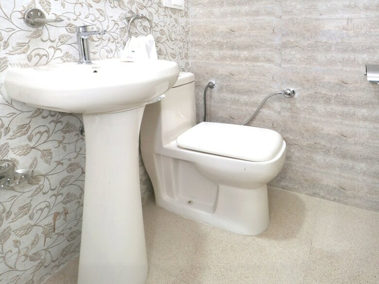 Oyo 27972 Hotel Pakeeza
