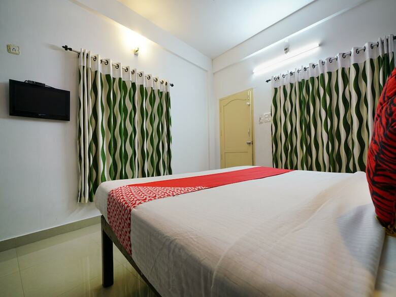 Hotel Oyo 16617 Rayan Residency