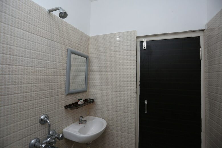 Oyo 27016 Hotel Sai Siddhi