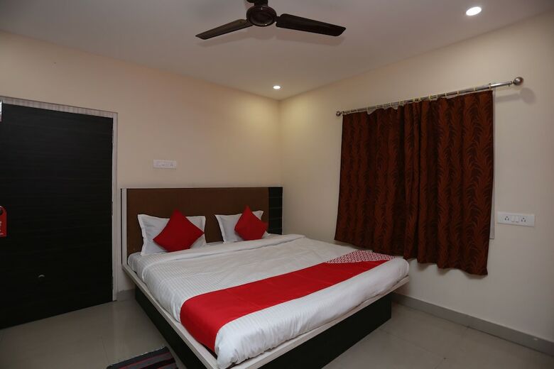 Oyo 27016 Hotel Sai Siddhi