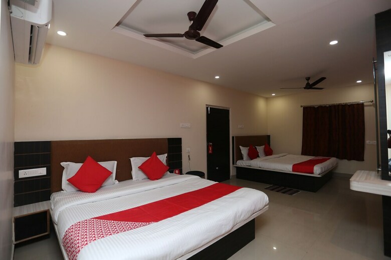 Oyo 27016 Hotel Sai Siddhi