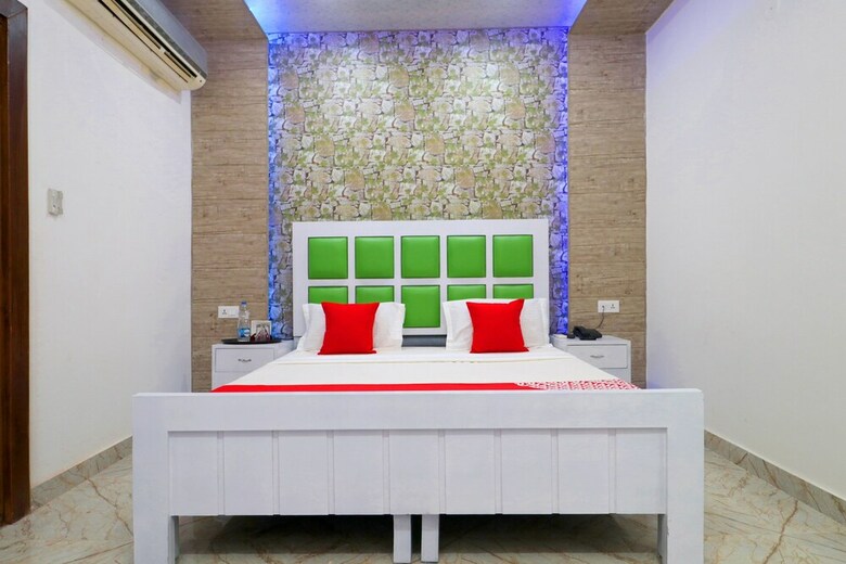 Oyo 27916 Hotel Bubbles
