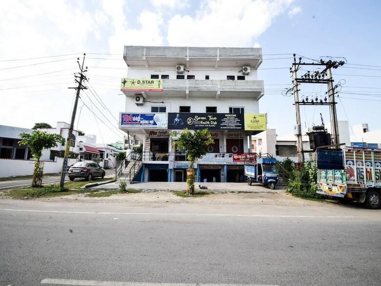 Oyo 18738 Hotel Saniya