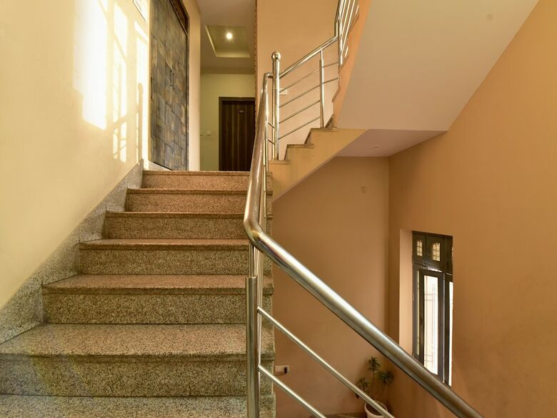 Oyo 23085 Baba Hotel
