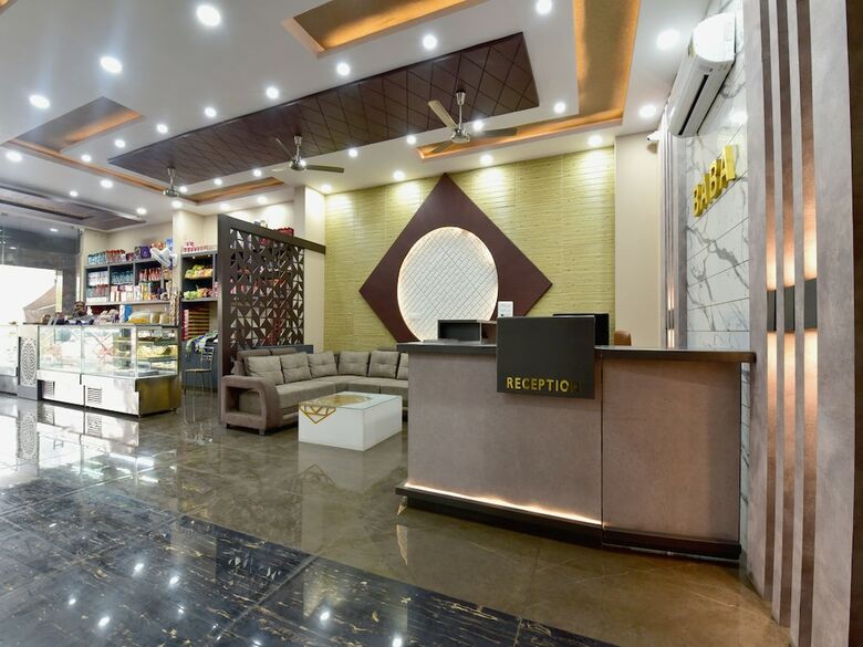 Oyo 23085 Baba Hotel