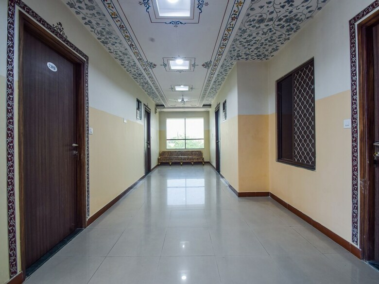 Oyo 5715 Hotel King Mansion