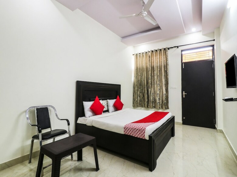 Hotel Oyo 26863 Raj Villa