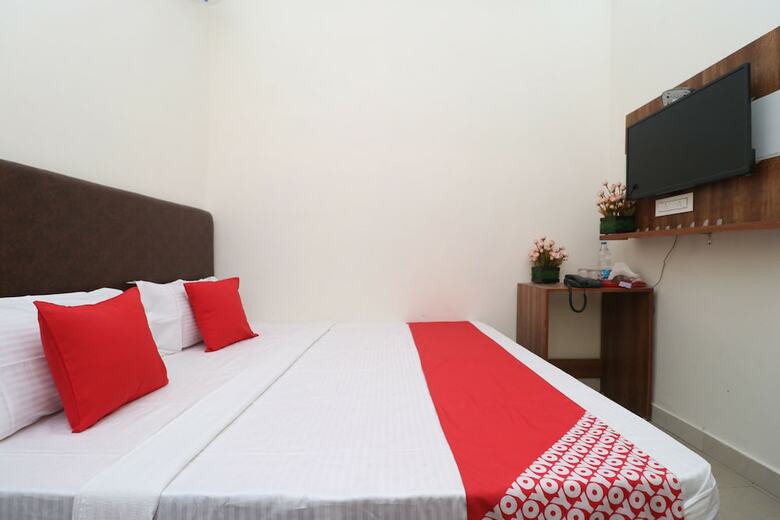 Oyo 28575 Hotel J&b