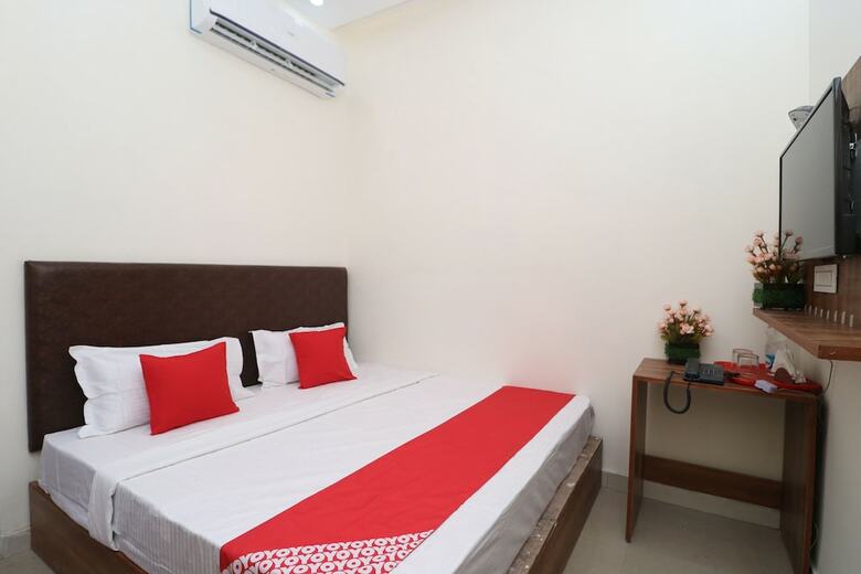 Oyo 28575 Hotel J&b
