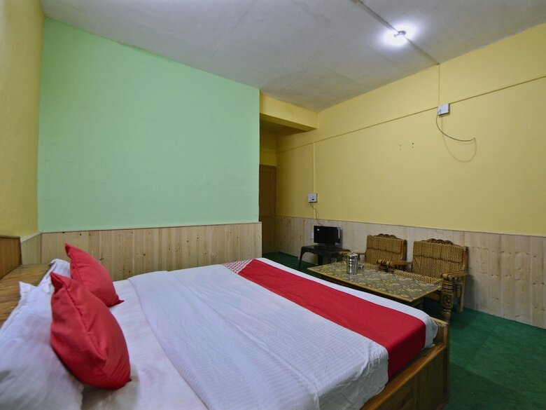 Oyo 27987 Hotel Veer