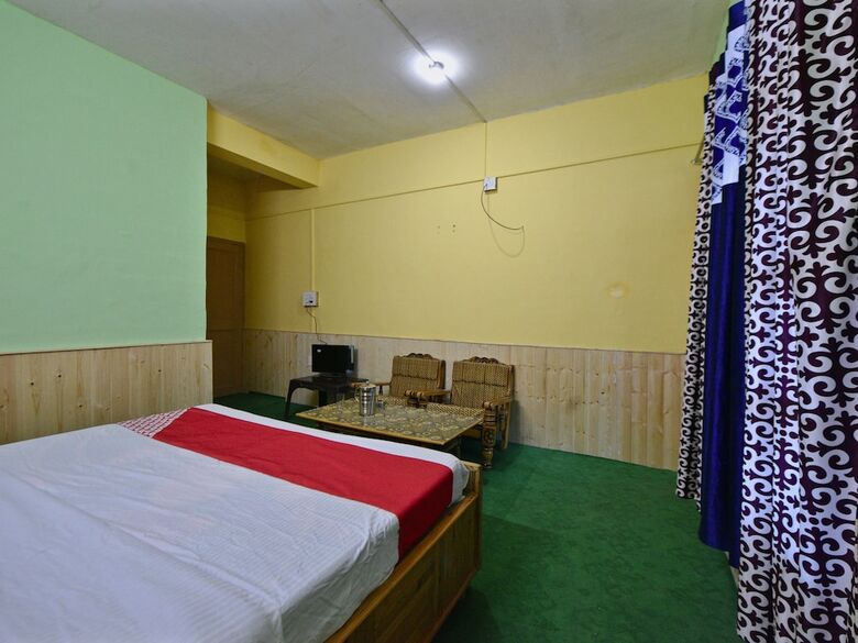 Oyo 27987 Hotel Veer