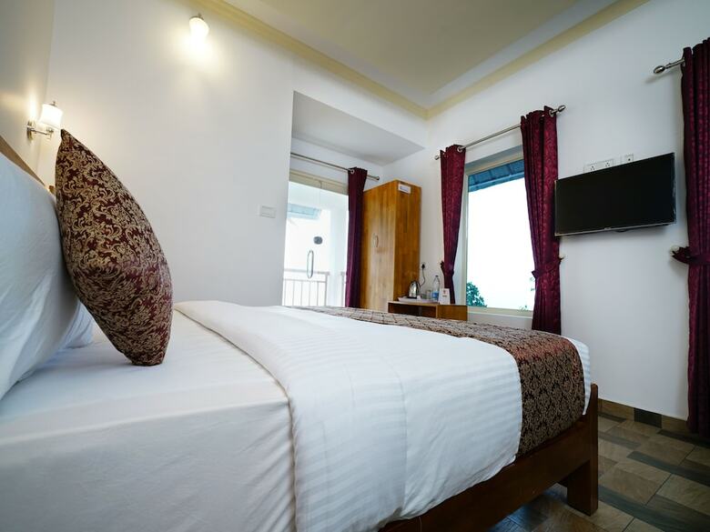 Hotel Oyo 14253 Lime Light Resort