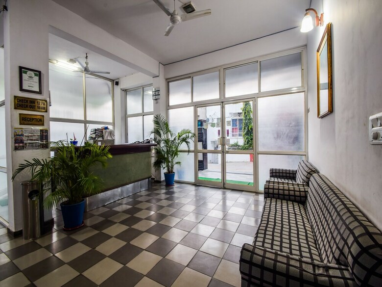 Oyo 23539 Hotel Sapphire