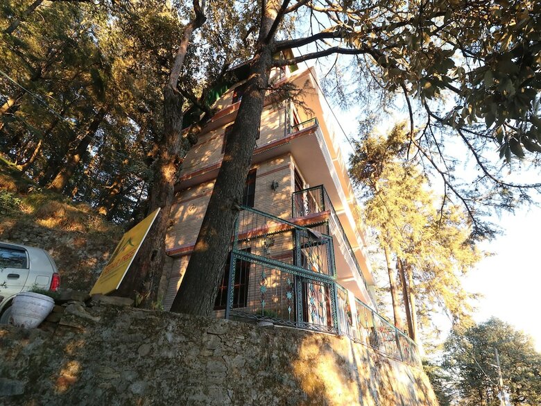 Hotel Oyo 27699 Cedar Tree